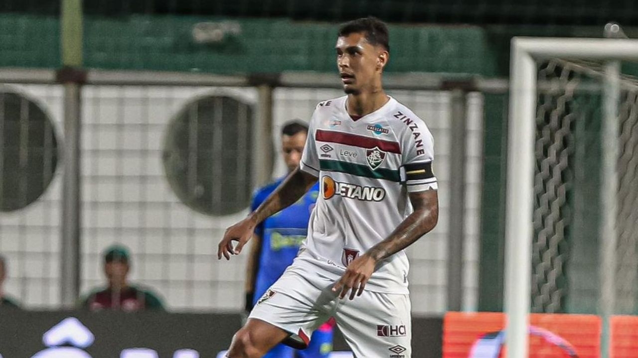 Fluminense rescinde o contrato de Vitor Mendes