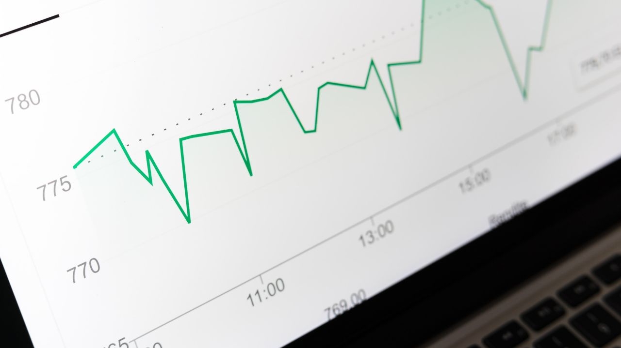 Índice europeu de ações avança com a queda de rendimentos e avaliações de investidores