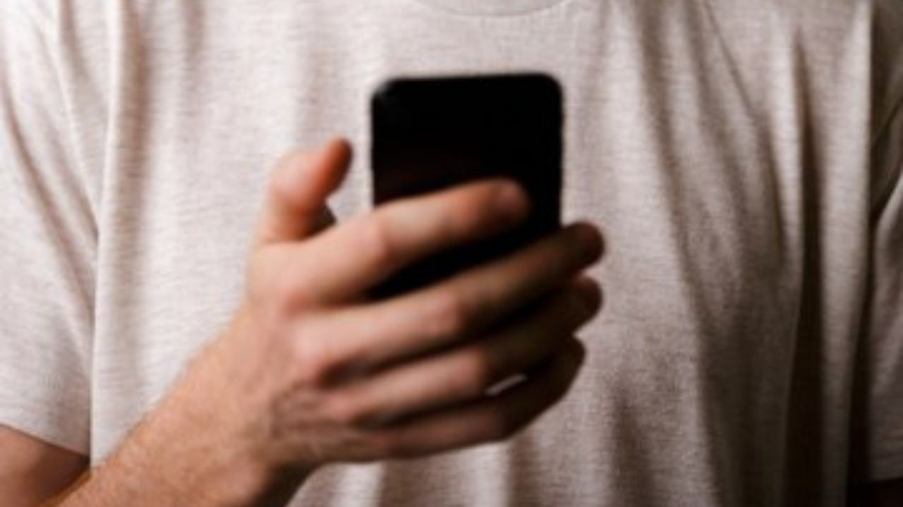 Alunos de colégio do Rio são suspeitos de compartilhar nudes de colegas forjados por IA