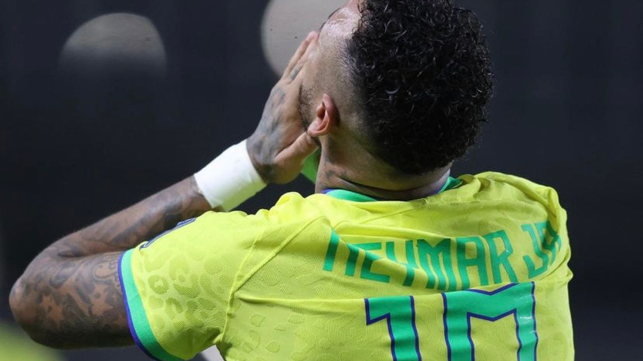 Neymar se prepara para cirurgia no joelho esquerdo