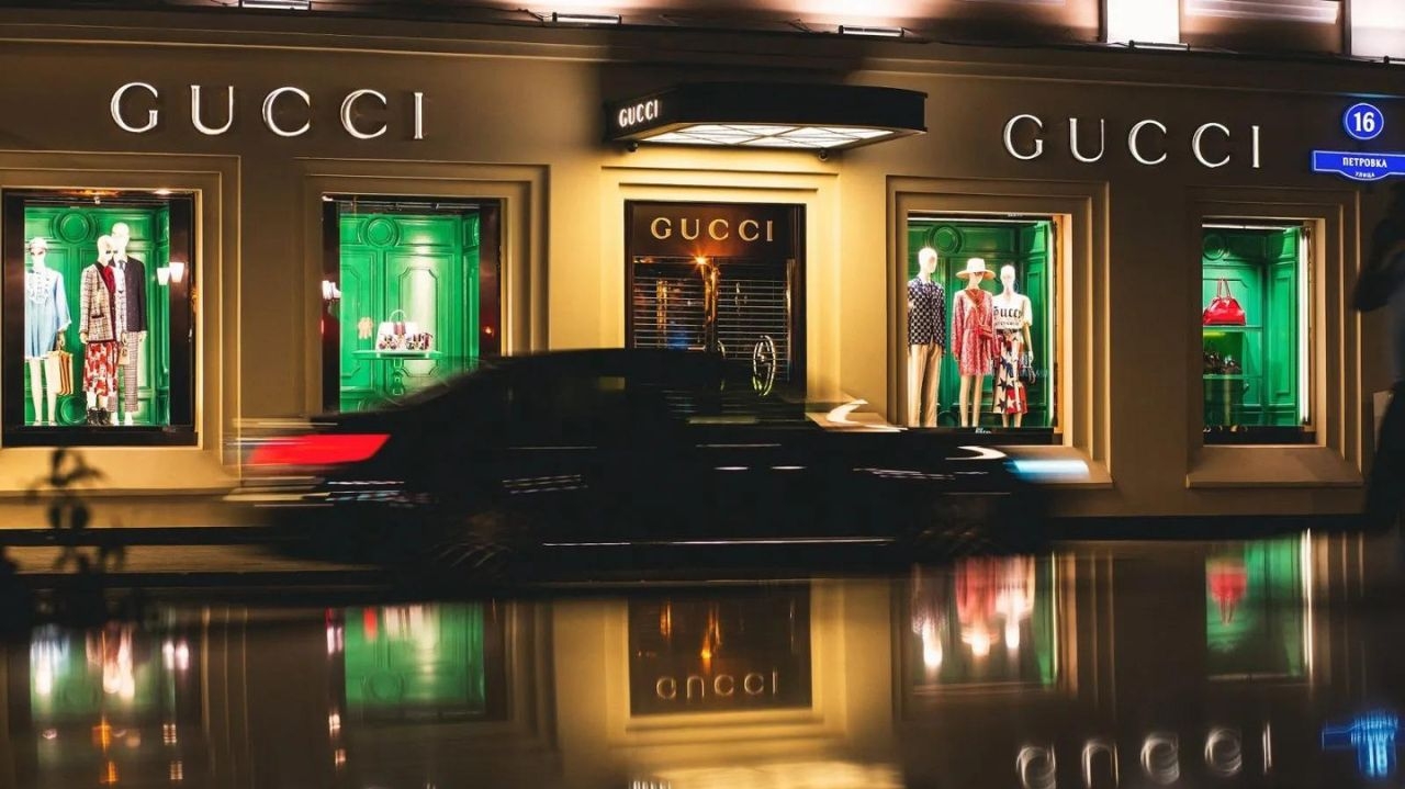 Casa Gucci enfrenta desafios: Kering na luta pela revitalização da marca