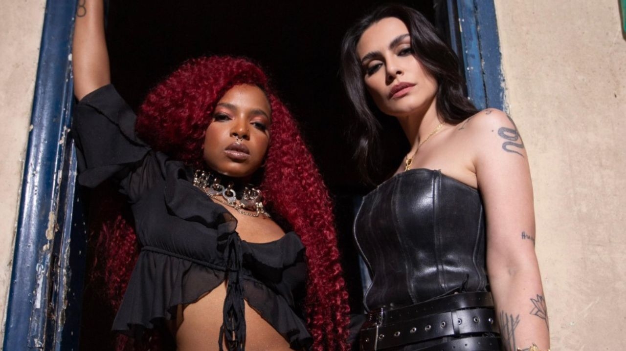 Cleo enfrenta mundo distorcido no clipe “Karma” ao lado de King