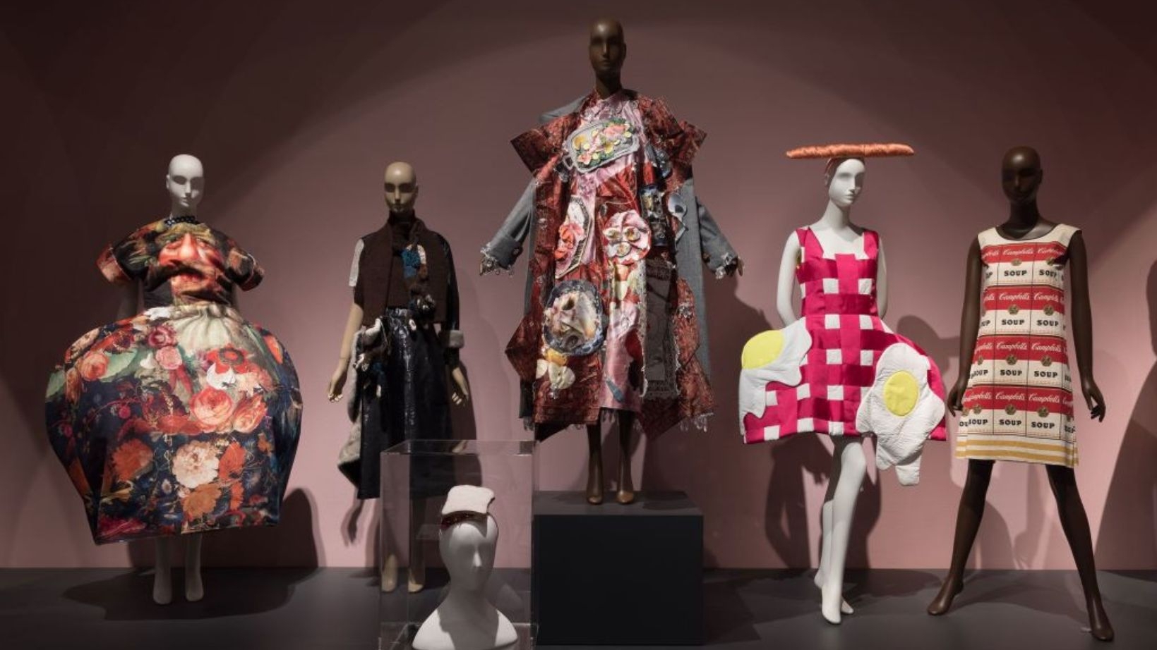 Moda e comida se unem em exposição em Nova York