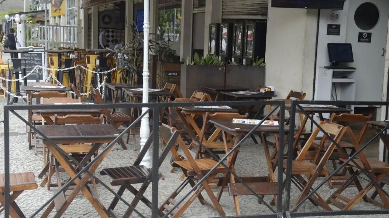 Cerca de metade dos bares e restaurantes de SP tem prejuízos por falta de energia