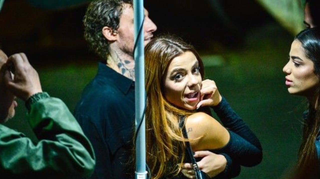 Key Alves aparece em show sertanejo com novo affair