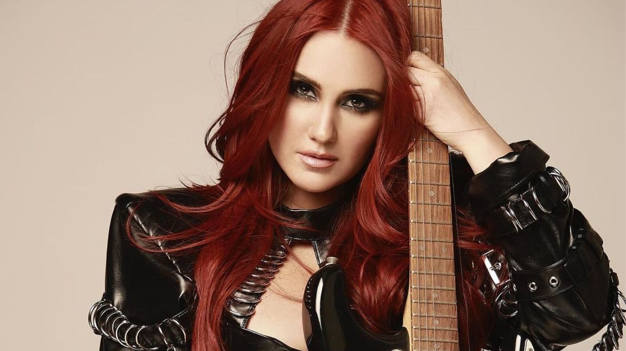 Dulce Maria comemora chegada ao Brasil após cinco anos
