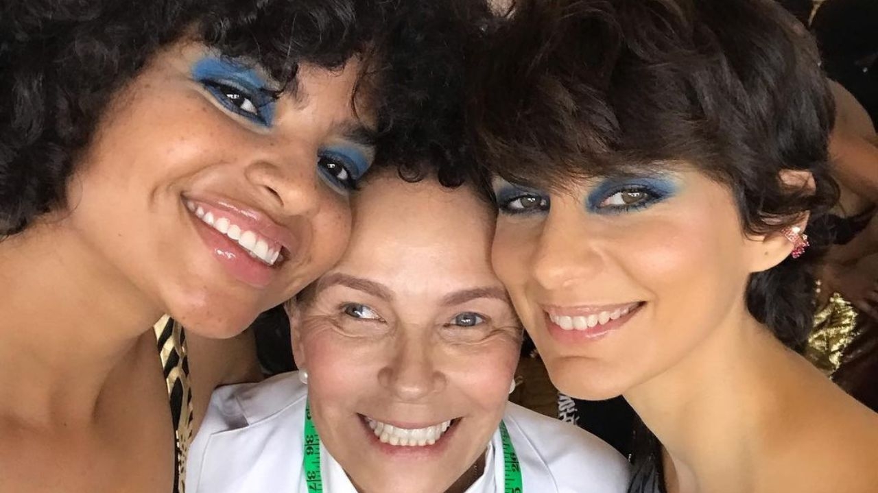 Olhos coloridos brilham na abertura da SPFW