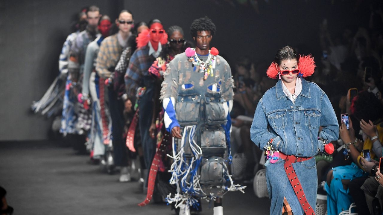 Tom Martins celebra slow fashion e parceria com a Levi”s® no SPFW