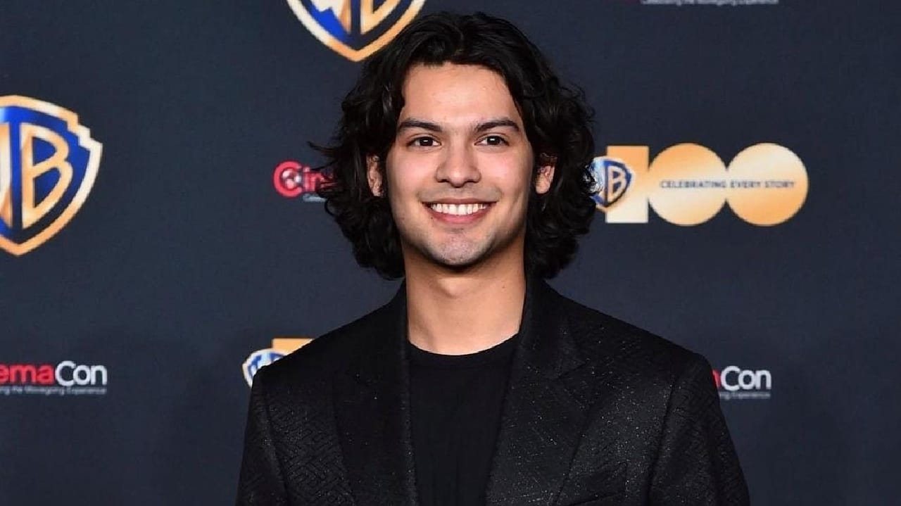 Xolo Maridueña compartilha fotos com Bruna Marquezine para celebrar fim da greve dos atores