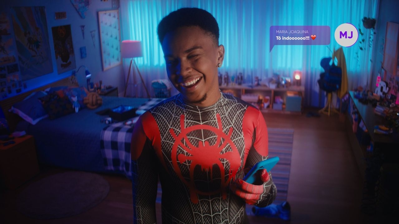 Jean Paulo Campo vira Miles Morales para divulgação da animação na HBO Max