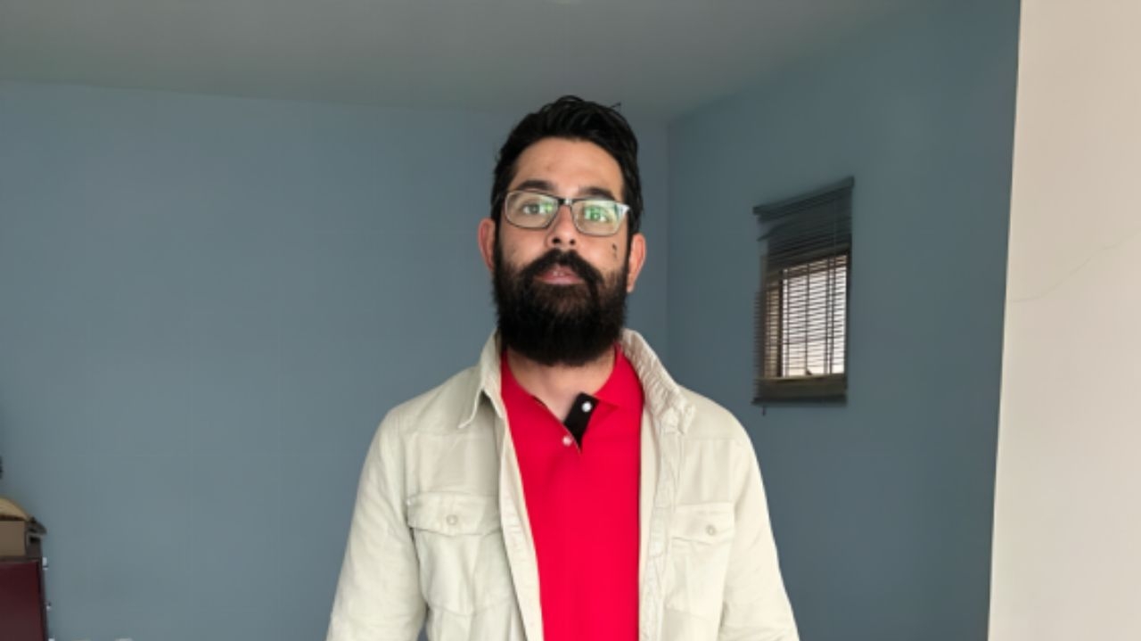 Morador da pequena cidade de Macuco, Juliano Salgado cria página de memes de sucesso na internet