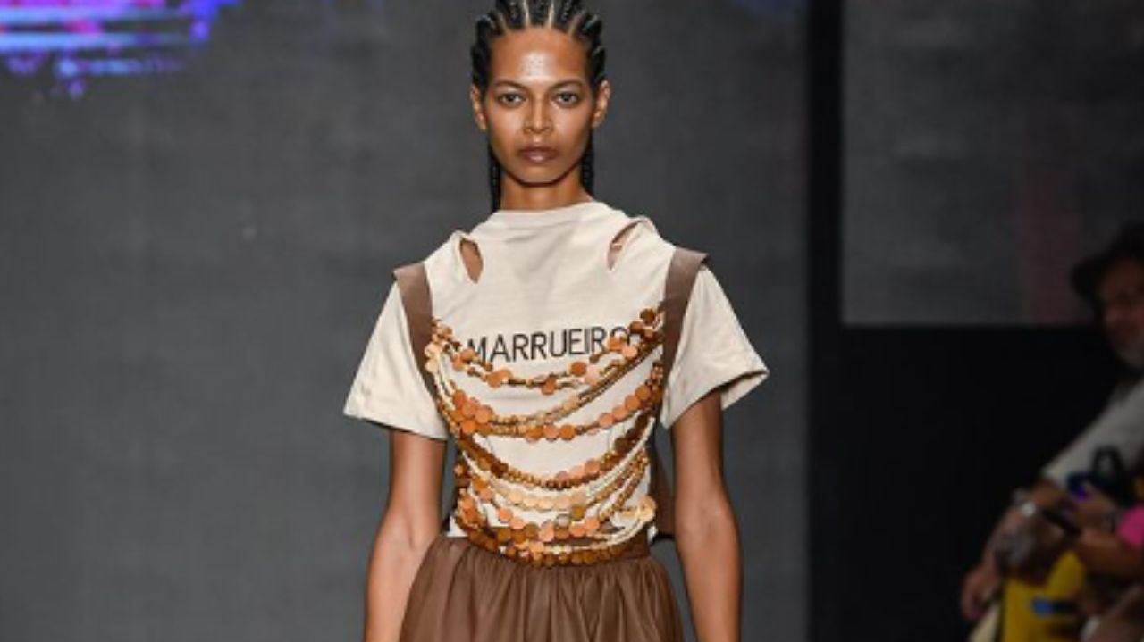 Poesia e cultura desfilam para a Santa Resistência na SPFW N56