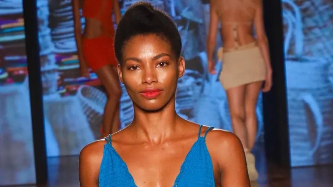 Tina Calamba desfila na São Paulo Fashion Week usando seu cabelo natural