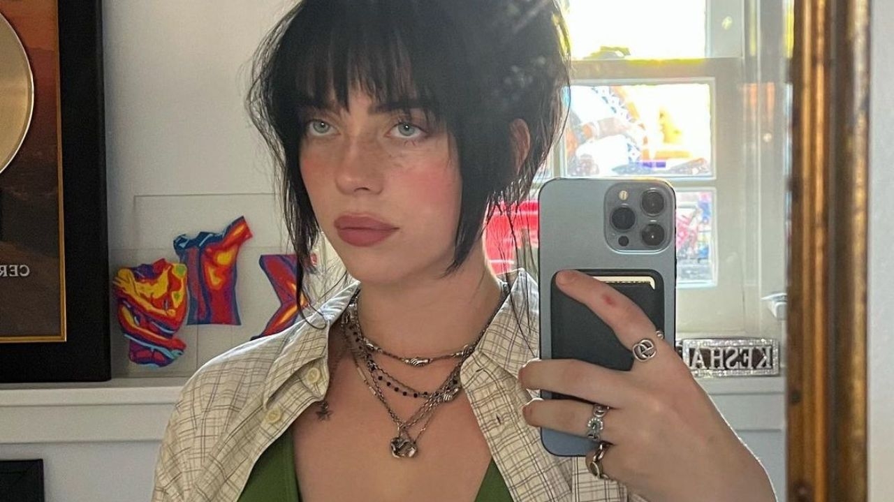 Billie Eilish conta sobre novo amadurecimento pessoal e revela seu fascínio pelas mulheres