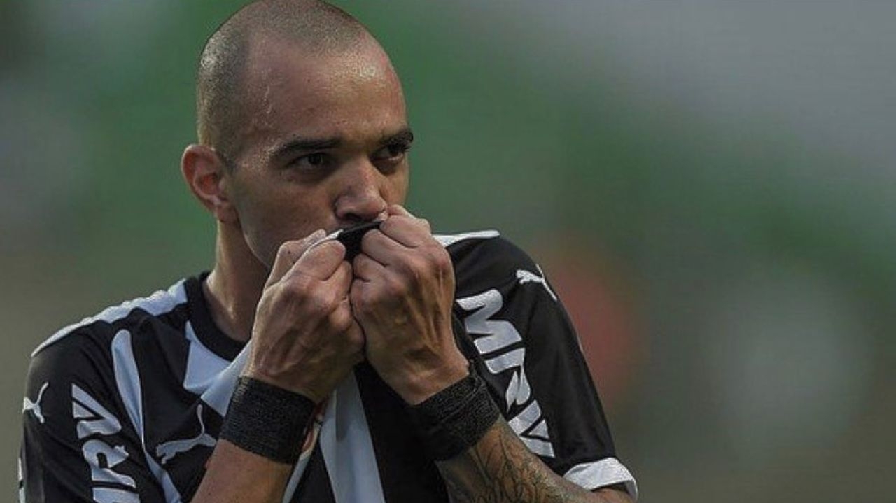 Diego Tardelli pensa em retornar ao futebol em 2024