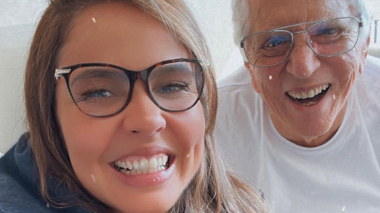 Esposa de Carlos Alberto faz pronunciamento aos fãs sobre o acidente com o Apresentador