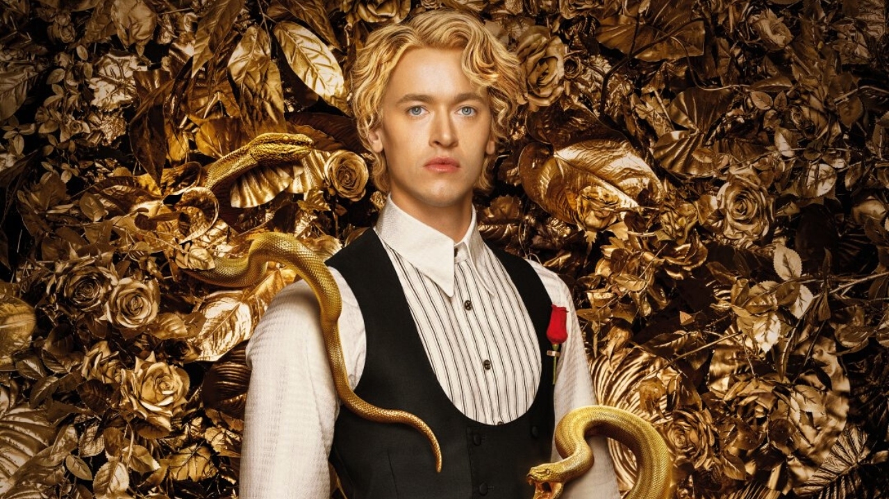 [Crítica] “Jogos Vorazes: A Cantiga dos Pássaros e das Serpentes” mostra a desumanização de Snow com espetáculo de Tom Blyth