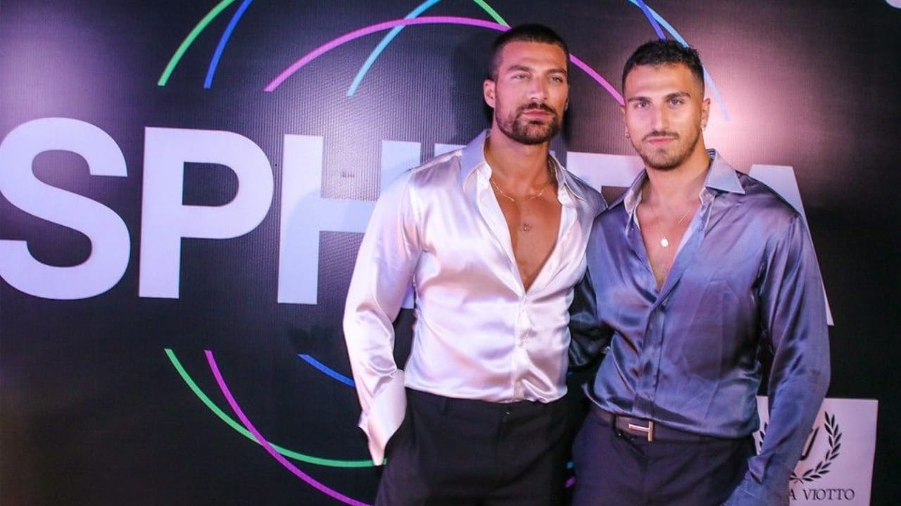 Simone Susinna celebra 30 anos ao lado do irmão e celebridades brasileiras