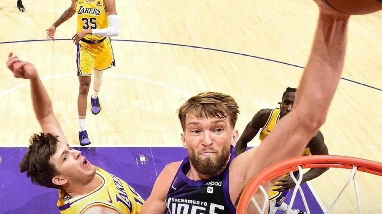 Kings vencem Lakers com show de Sabonis