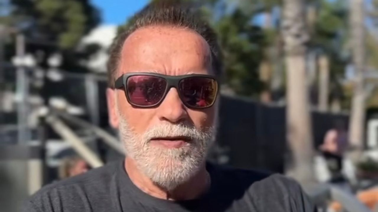 Mulher processa Arnold Schwarzenegger após acidente de carro
