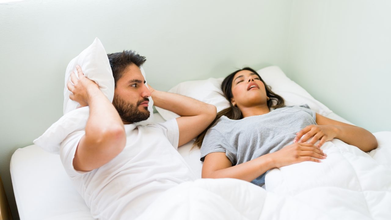 Roncar depois de um dia cansativo não é considerado normal