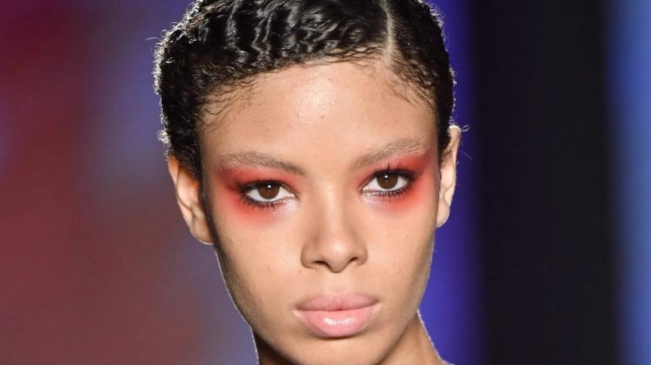 Vermelho é a cor do verão e das semanas de moda