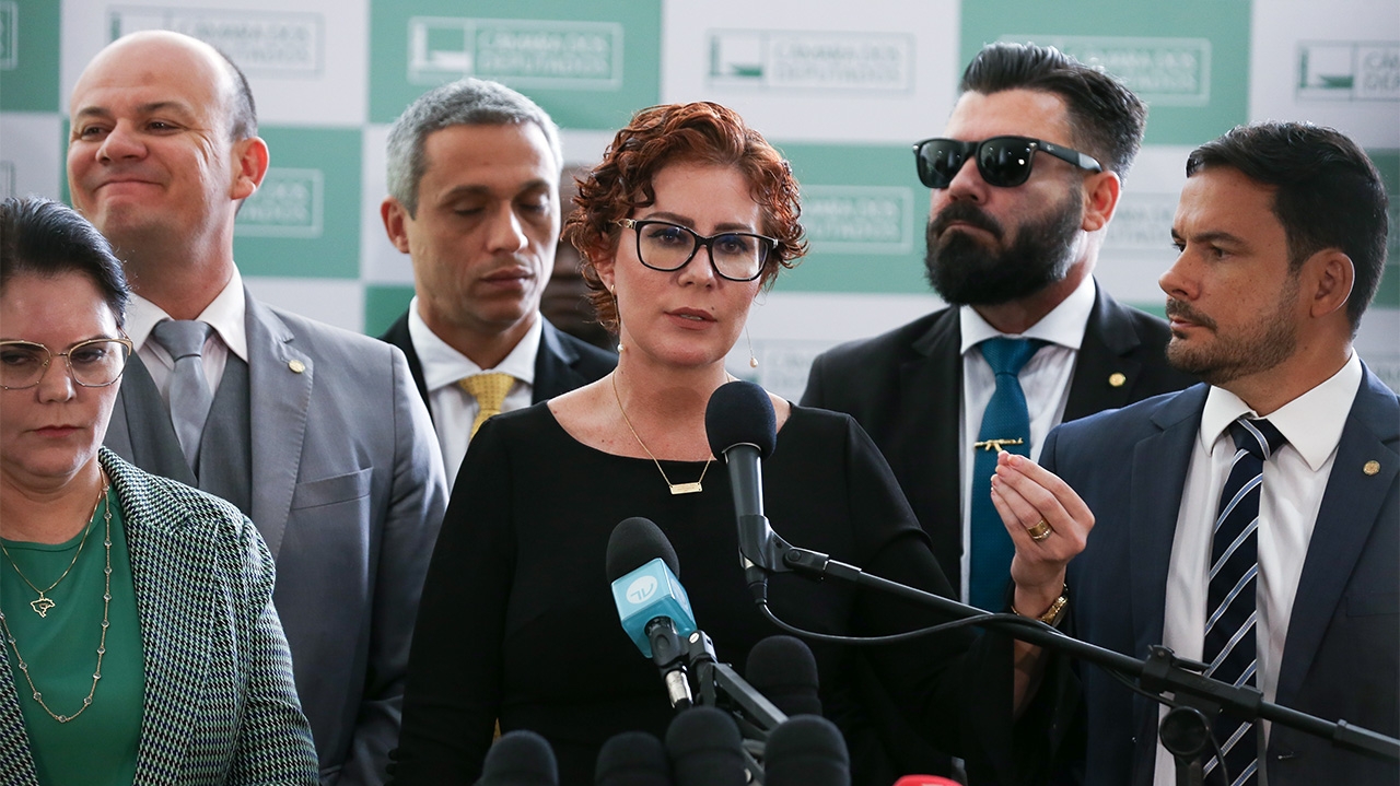 Gilmar Mendes rejeita recurso de Zambelli e mantém deputada como ré