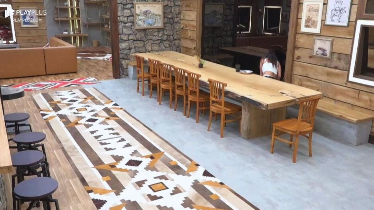 A Fazenda 15: Nadja cria força-tarefa para resgatar mariposa na cozinha