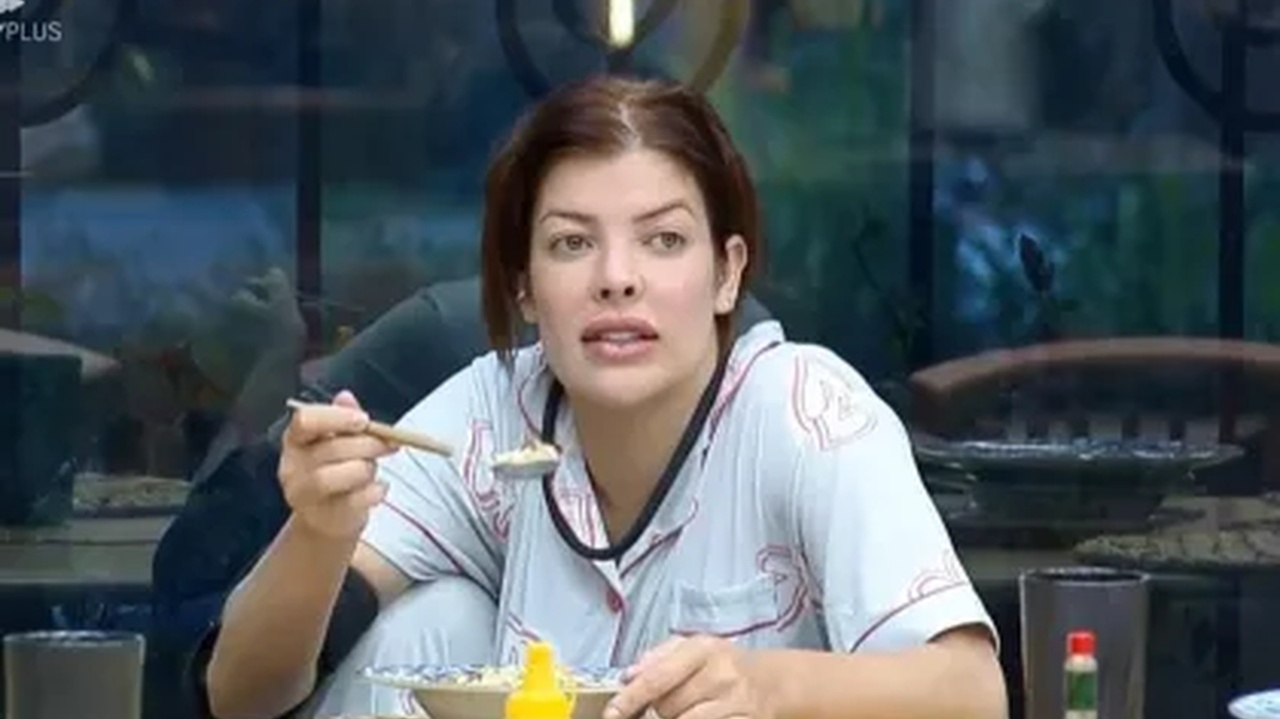 A Fazenda 15: Jaque surpreende peões ao cozinhar e recebe elogios