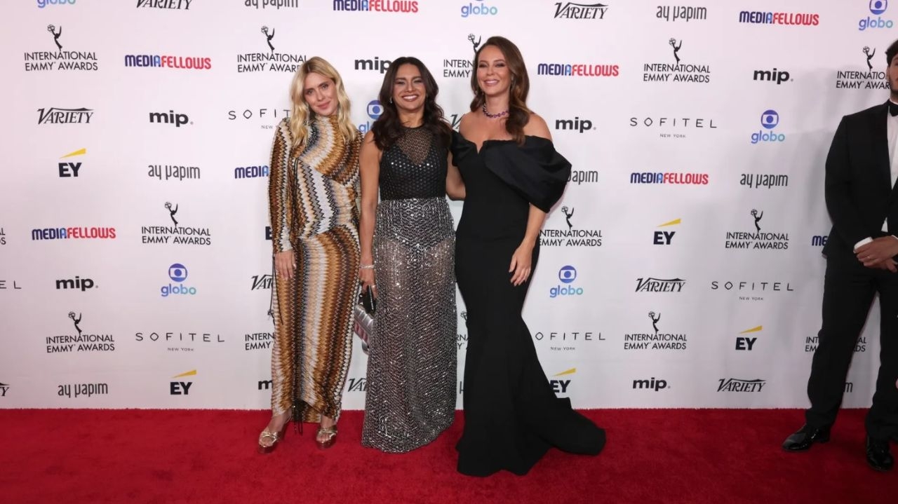 Emmy Internacional: confira os looks dos artistas brasileiros que marcaram presença na premiação