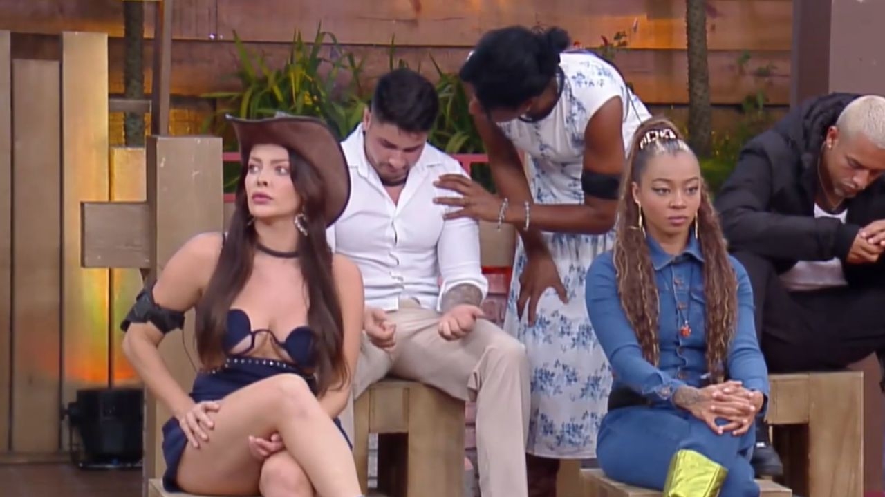 Lucas ameaça cuspir novamente em Black durante intervalo de A Fazenda 15