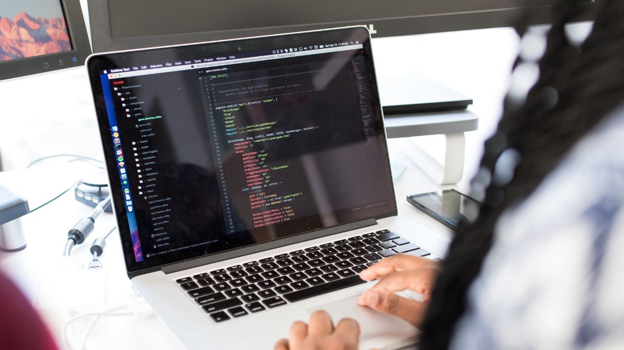 Sete em cada dez cargos de TI registraram aumento salarial, aponta pesquisa