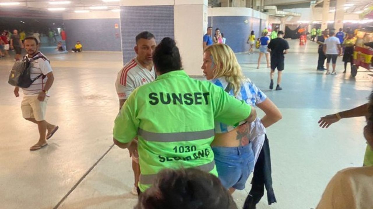 Torcedora é mantida presa após cometer ato de racismo no Maracanã