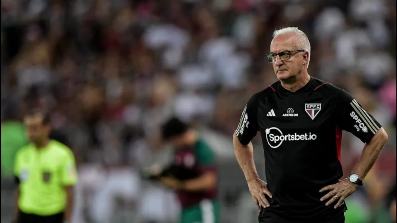 Dorival elogia estreantes e critica arbitragem na derrota do São Paulo