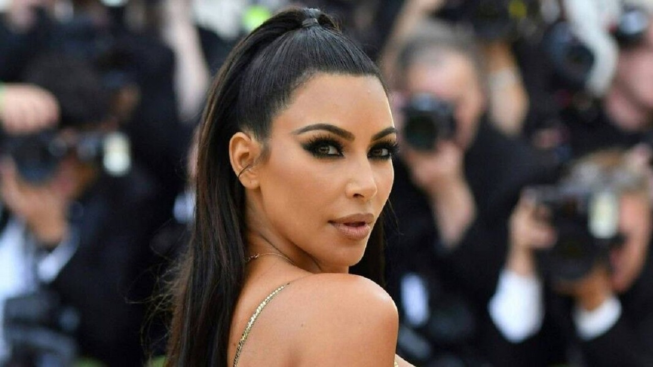 Fãs acusam Kim Kardashian de editar foto de North West