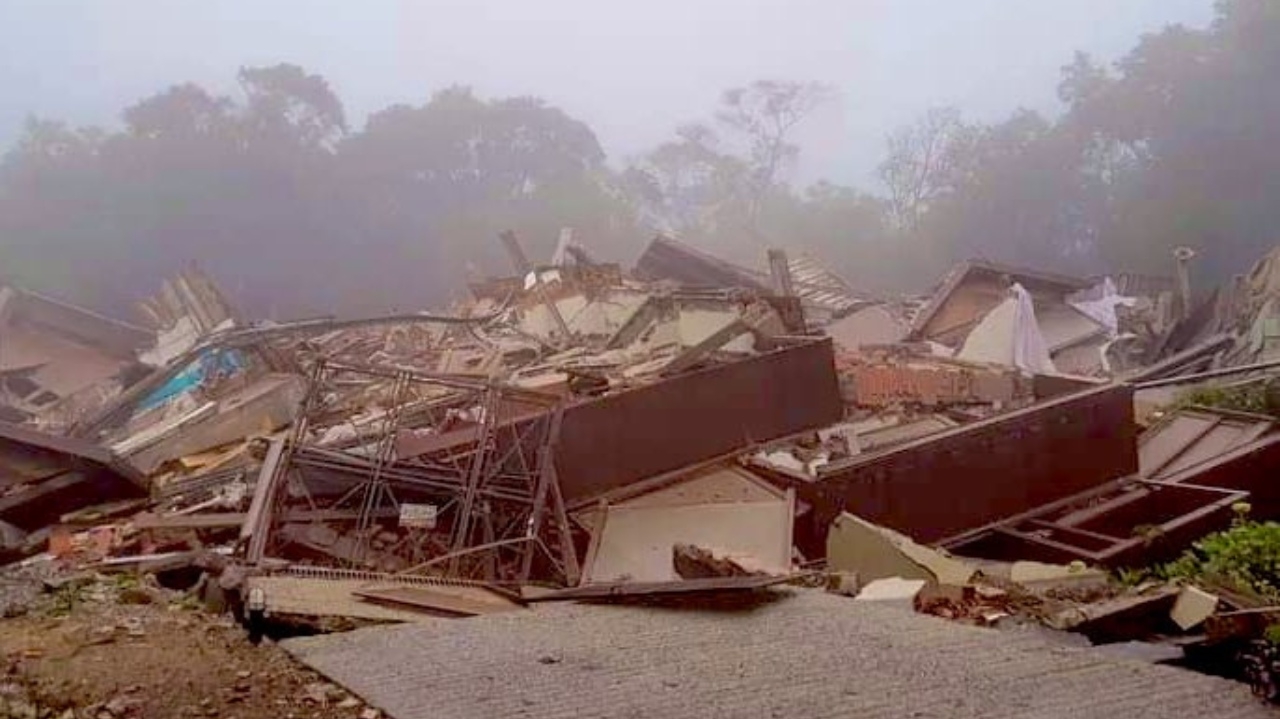 Residencial desaba em Gramado após aparecimento de rachaduras no solo