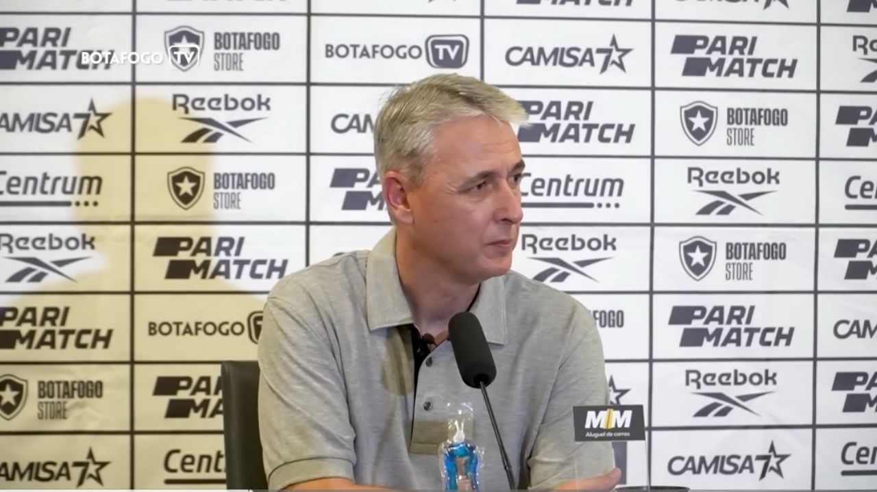 Tiago Nunes fala com a imprensa após empate do Botafogo com o Fortaleza