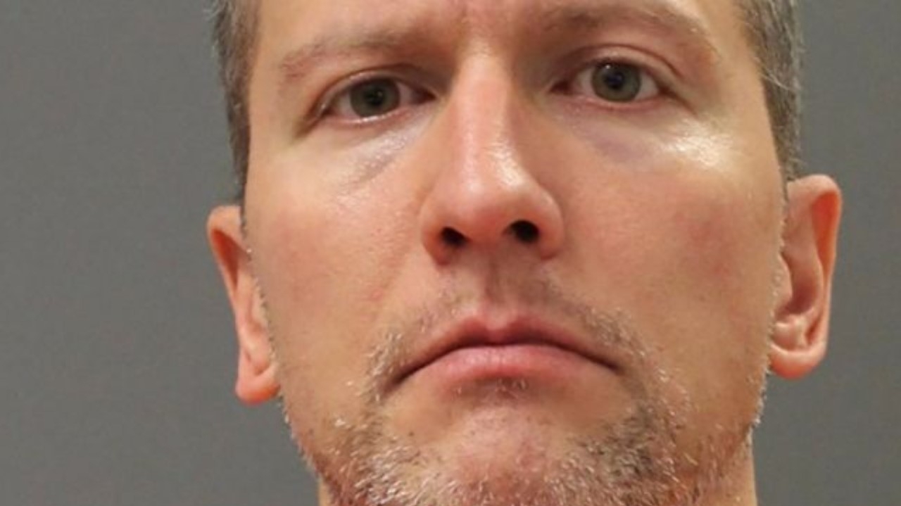 Assassino de George Floyd é esfaqueado na prisão