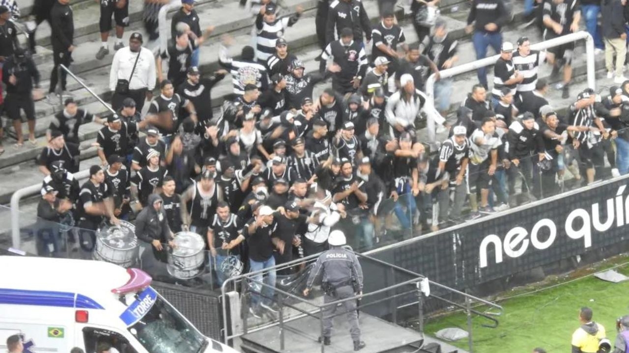 Torcida reage mal a derrota para o Bahia e tensão aumenta no Corinthians
