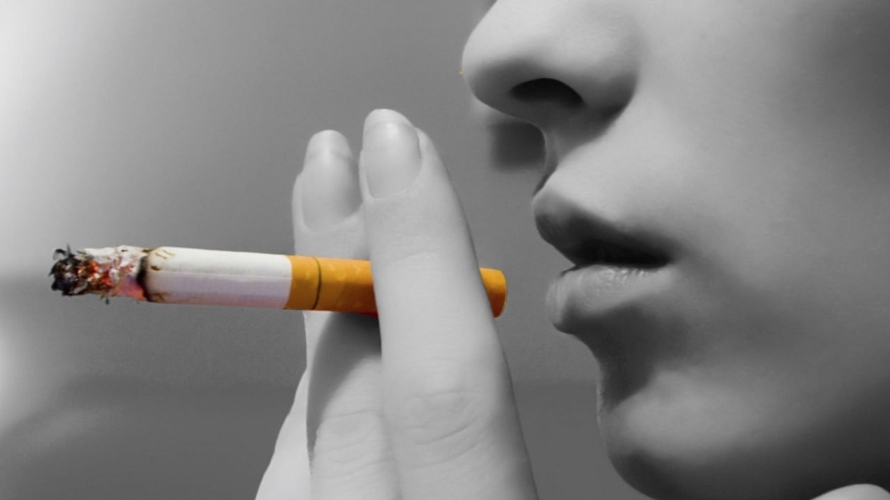 Descoberta científica brasileira: motivo por trás da fragilidade óssea em fumantes é revelado