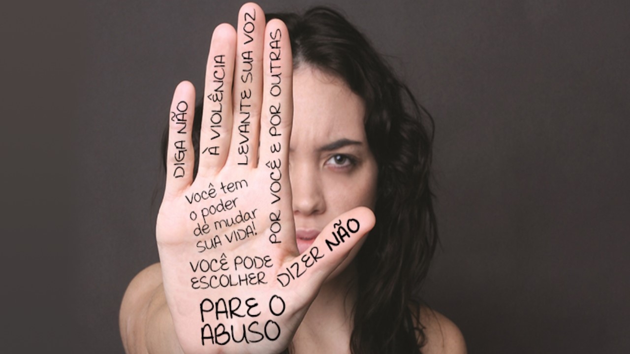 Aumenta o número de mulheres que denunciam violência por dia no Brasil