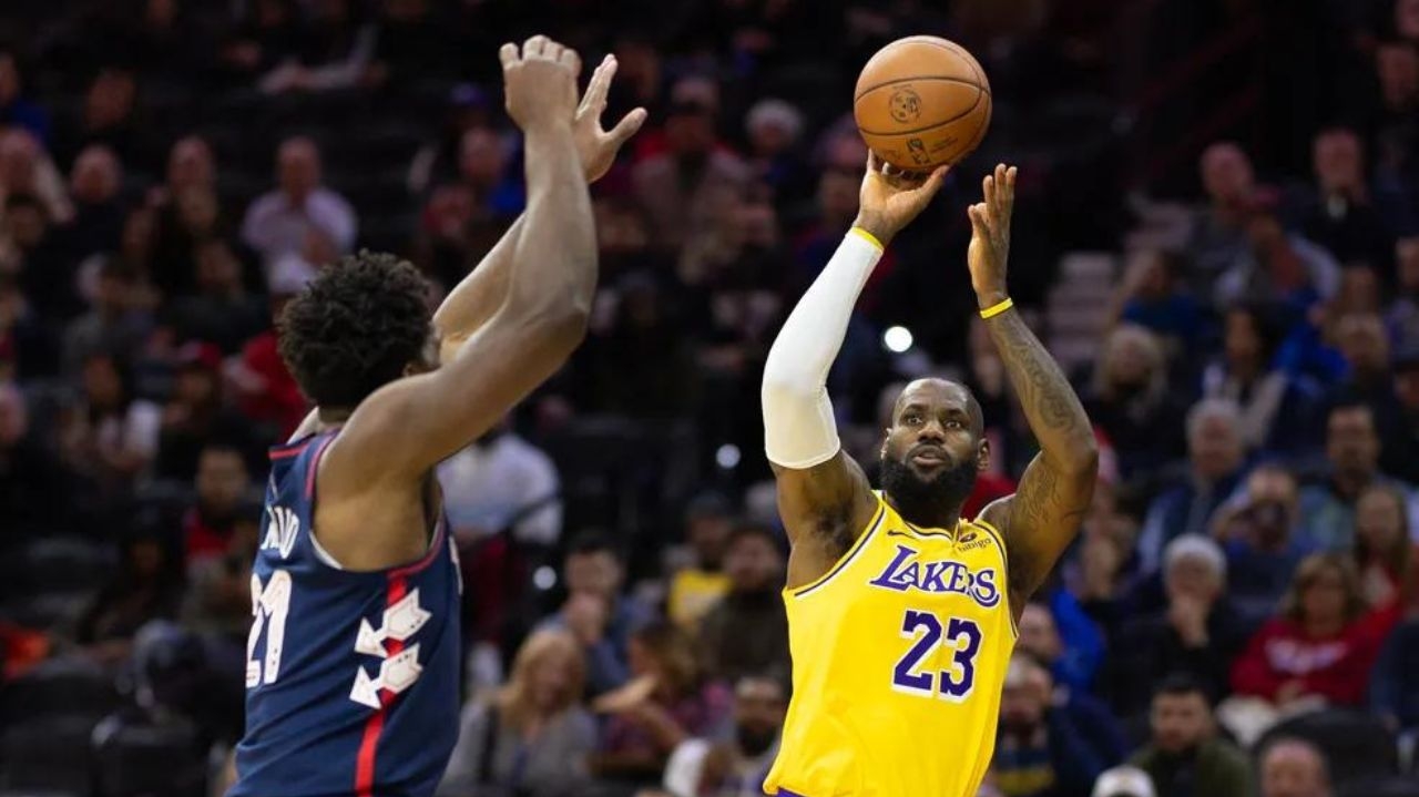 LeBron James bate novo recorde na NBA, porém enfrenta maior derrota de sua carreira