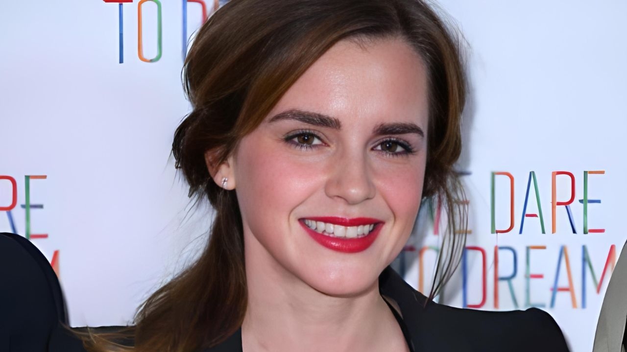 Emma Watson cruza o tapete vermelho do documentário “We Dare to Dream”