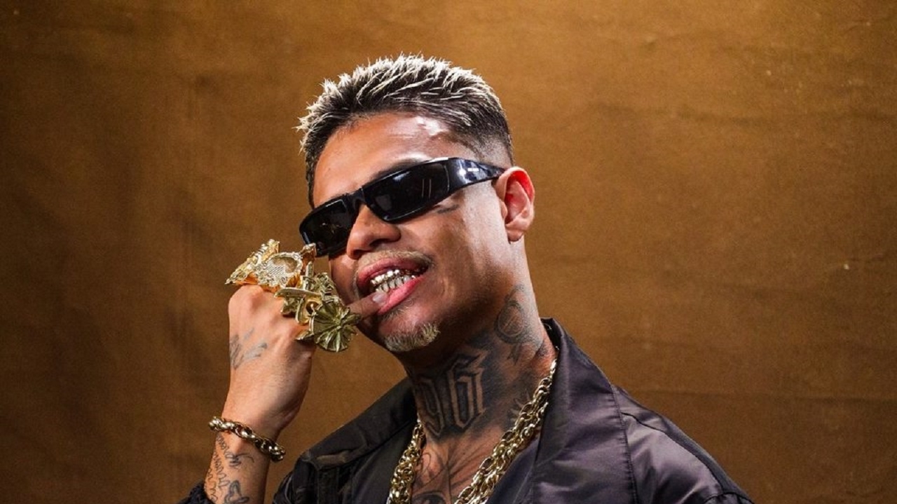 Videoclipe de MC Cabelinho traz crítica social