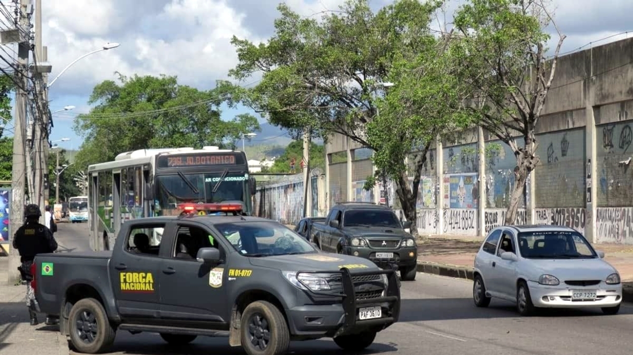 PMERJ resgata armas após Força Nacional ser desarmada por traficantes