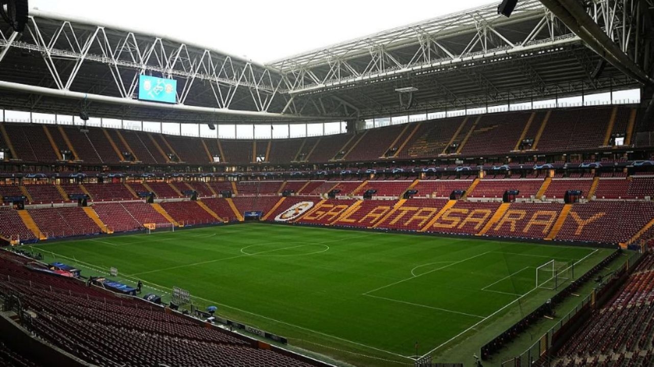 Galatasaray e Manchester United se enfrentam pela Champions League