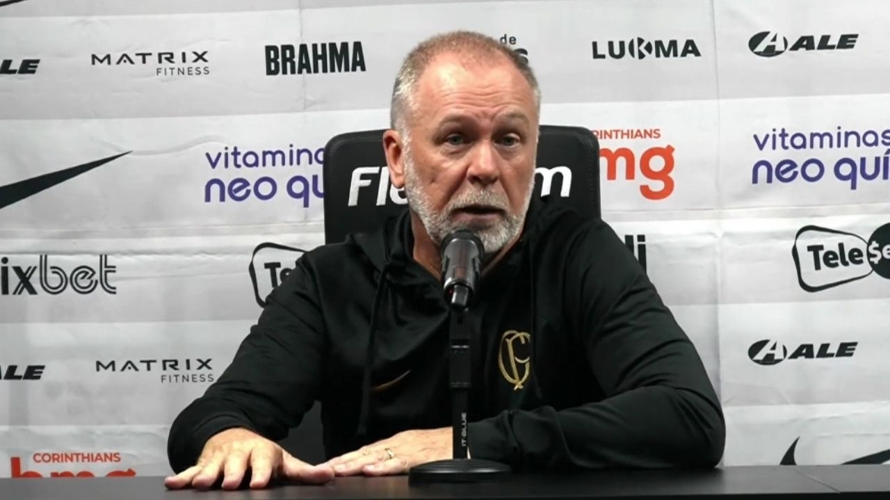 Mano Menezes concede entrevista coletiva após vitória do Corinthians sobre o Vasco