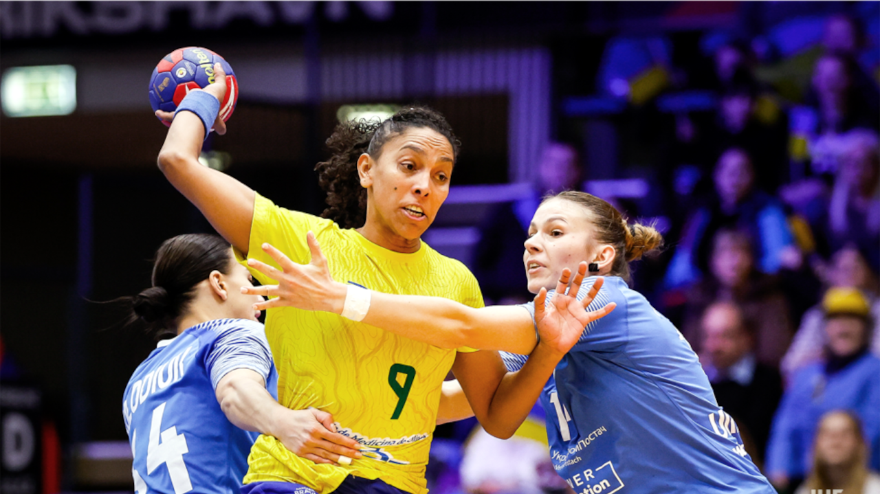 Brasil estreia no Mundial feminino de handebol com vitória sobre a Ucrânia