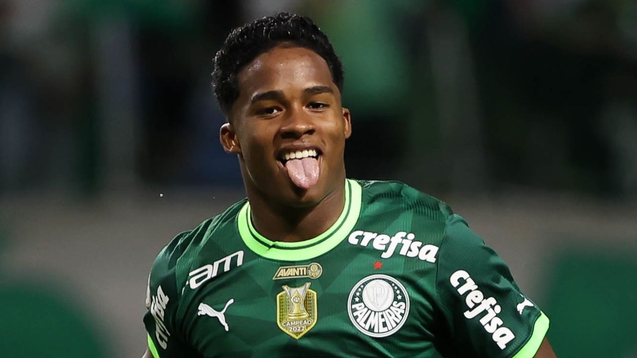 Palmeiras goleia o América Mineiro e aumenta vantagem na liderança do Brasileirão