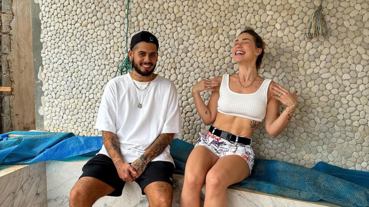 Virginia Fonseca e Zé Felipe mostram obra da mansão em Goiânia